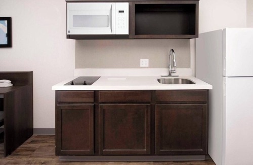 Austin Hotel | Relax & Recharge in 2 Queen Room, Full Kitchen & Free Parking Near Downtown
