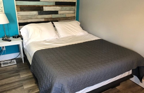 Monticello Hotel | Relax & Recharge – Lake Views Just Outside Your Door