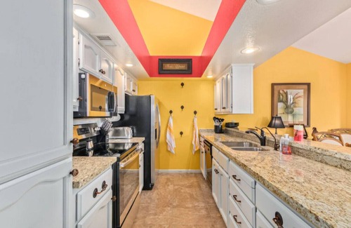Rio Verde Apartment | Relax, Recharge & Soak in Mountain Views | Pool Tennis 55+ Resort-Style Stay
