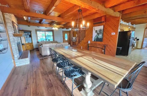 Utopia Cabin | Relax & Renew at Sunset Ridge - Close to Lost Maples and Garner State Parks