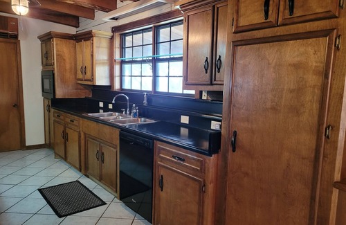 Utopia Cabin | Relax & Renew at Sunset Ridge - Close to Lost Maples and Garner State Parks