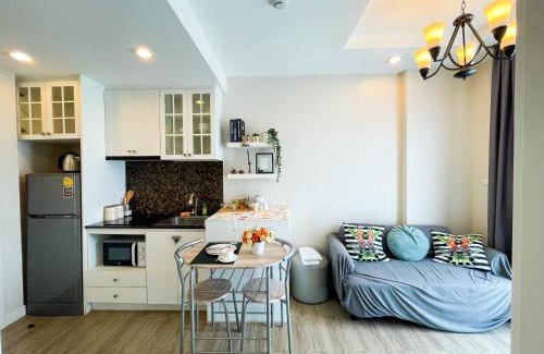 Saen Suk Apartment | Relax room &The Blu x Bangsaen BHB