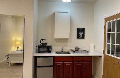 Dimond Apartment | Relax Stay! Studio Private yard & Great Location!