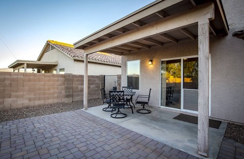 Cortaro House | Relax Tucson-Home Away from Home-1 level Living Bike-Walk path out front door