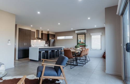 Nagambie House | Relax & watch magical sunsets upstairs balconies overlooking the beautiful lake