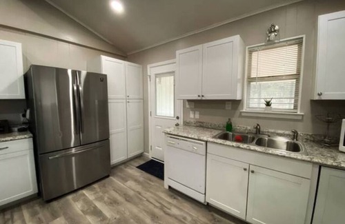 Bandera Cottage | Relax with family and friends at this peaceful, Texas hill country cottage.