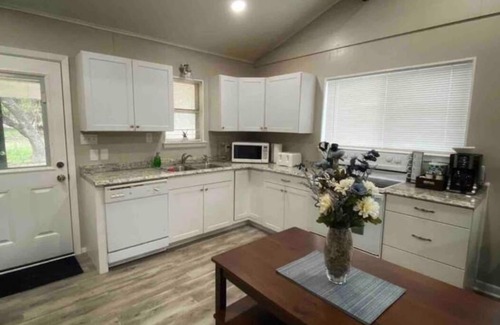 Bandera Cottage | Relax with family and friends at this peaceful, Texas hill country cottage.