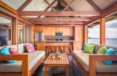 Kahaluu Bay House | Relax with Ocean breezes! Includes BBQ, Wifi, A/C in Bedrooms