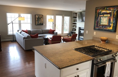 Little Compton House | Relax with water views. Quick ride to beaches, farms, 30 min to Newport & PVD.
