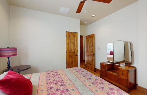 Travis Heights House | Relaxation Gem