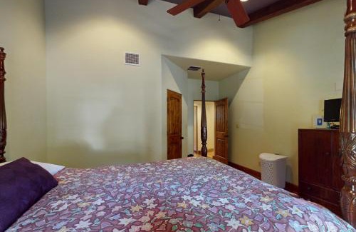 Travis Heights House | Relaxation Gem