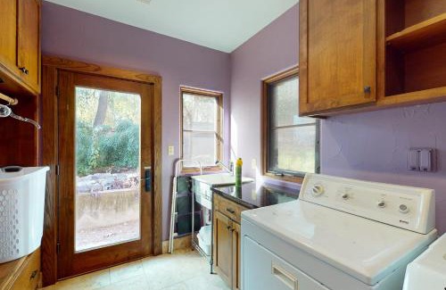 Travis Heights House | Relaxation Gem