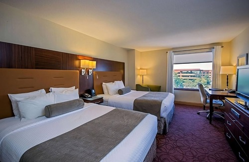 Wauwatosa Hotel | Relaxation Retreat in West Wauwatosa! 4 Modern Units, Pets Allowed, Free Parking