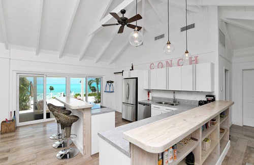 William's Town House | Relaxation, Seclusion and Luxury - all beachfront and poolside