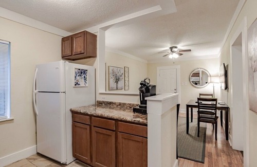 Mobile Apartment | Relaxed and Comfortable Living in Trendy Midtown