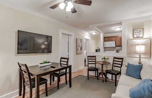 Mobile Apartment | Relaxed and Comfortable Living in Trendy Midtown