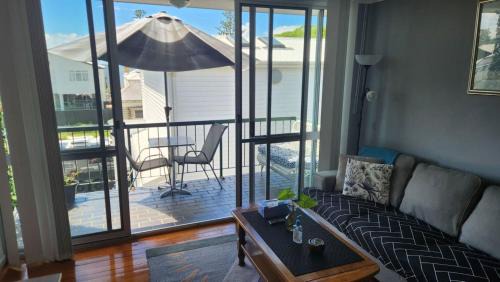 Wynnum Apartment | Relaxed Bayside Living Sleeps 4
