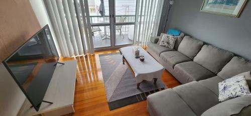 Wynnum Apartment | Relaxed Bayside Living Sleeps 4