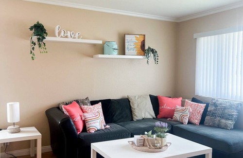 East Whittier House | Relaxed Bungalow in Los Angeles County