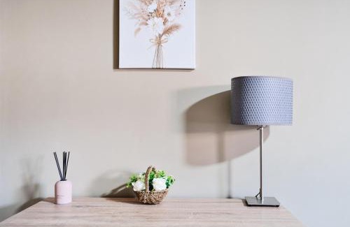 Reading Apartment | RELAXED CENTRAL HOUSE LOCATED IN WEST READING CLOSE TO TOWN CENTRE with FREE DRIVE WAY PARKING, WI FI & NETFLIX BY AI ESTATE GROUP