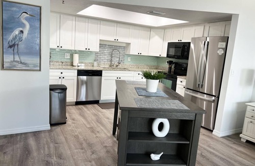 Grove City House | Relaxed Coastal Retreat Pet & Boat Friendly