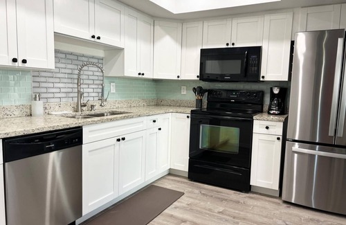 Grove City House | Relaxed Coastal Retreat Pet & Boat Friendly