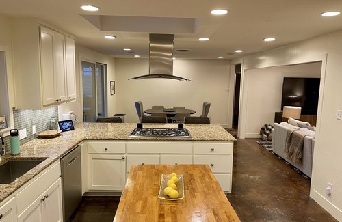 Dellana Hills House | Relaxed & Cozy with pool/hot tub only 5 minutes from downtown ATX