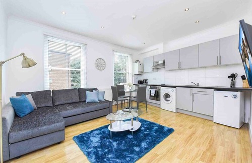 Tollington Apartment | Relaxed Crouch Hill Getaway by MoreThanStays