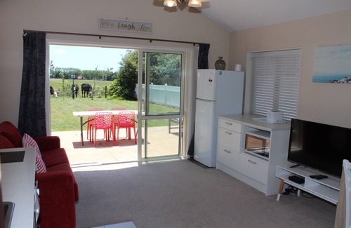 Whitford Cottage | Relaxed Stay with Country Views