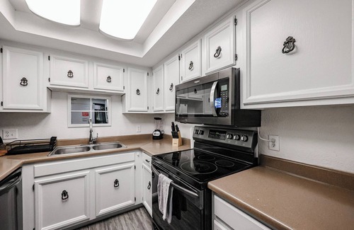 San Marquis Apartment | RelaxFULL 2br/2b w/Pool & Spa Near OldTown & Bars