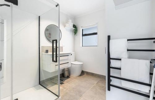 Herne Bay Apartment | Relaxing 1BR Hideaway in Herne Bay I Zodiak Stays