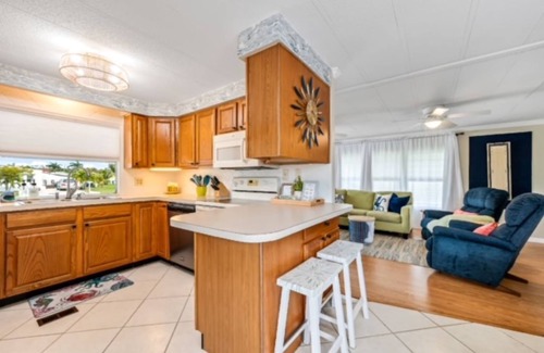 Iona House | Relaxing 2Bd, 2Ba home in Fort Myers, close to the beach! Sleeps 6