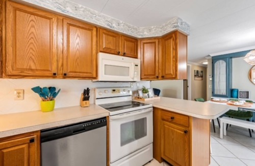 Iona House | Relaxing 2Bd, 2Ba home in Fort Myers, close to the beach! Sleeps 6