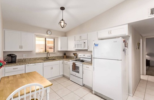 Sun City House | Relaxing 2BR+Den Golf Retreat with Backyard & BBQ