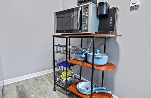 Yorkville Apartment | Relaxing 2BR Riverfront Townhome