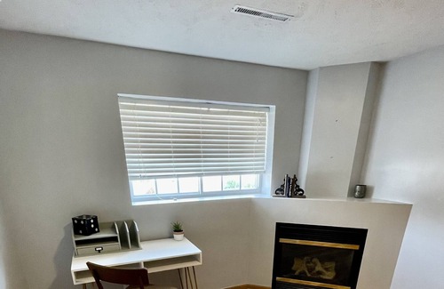 Omaha House | Relaxing 3 bedroom home with workspace!!