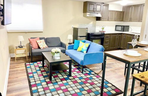 Erin Mills Apartment | Relaxing 3 BR Basement Residence