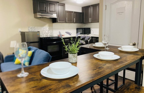 Erin Mills Apartment | Relaxing 3 BR Basement Residence