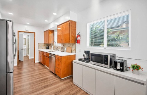 Monrovia House | Relaxing 3BR Near DTLA, Shops, & Parks #TravelSGV