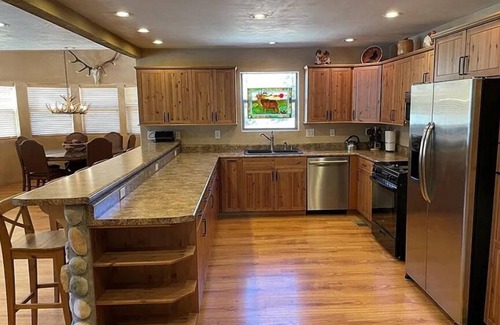 Kingman House | Relaxing 4-bedroom/5-bath house in the Hualapai Mountains above Kingman.