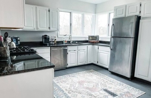 Berlin House | Relaxing 5 bd home with 1 bd Apartment on 2.5 acres near MD beaches
