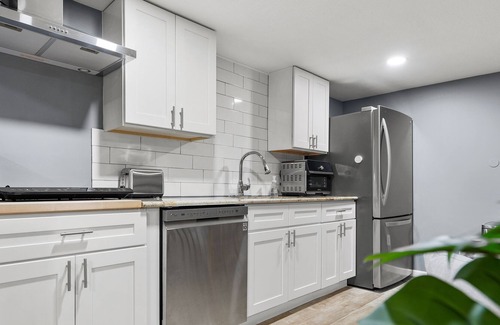 Northeast Kansas City Apartment | Relaxing! 5mins from downtown, 10 from Arrowhead! w/firepit, historic area!