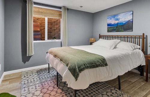 Northeast Kansas City Apartment | Relaxing! 5mins from downtown, 10 from Arrowhead! w/firepit, historic area!