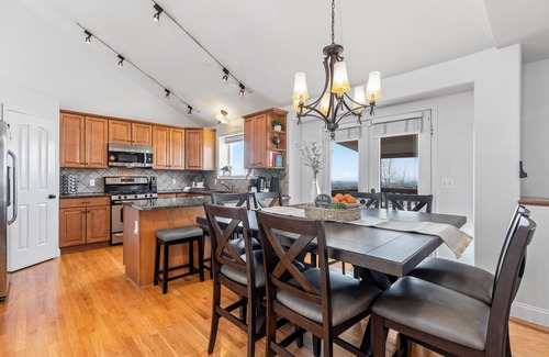 Sandy House | Relaxing 6BR Getaway: Hot Tub, Games & Stunning Views