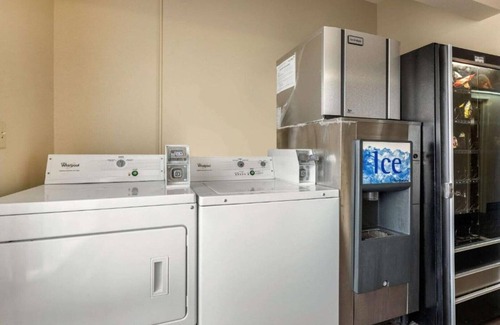Walcott House | Relaxing accommodations near Davenport in Walcott !
