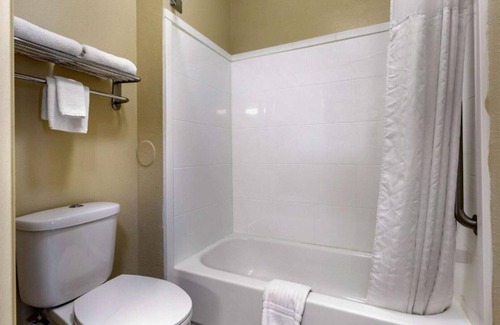 Walcott House | Relaxing accommodations near Davenport in Walcott !
