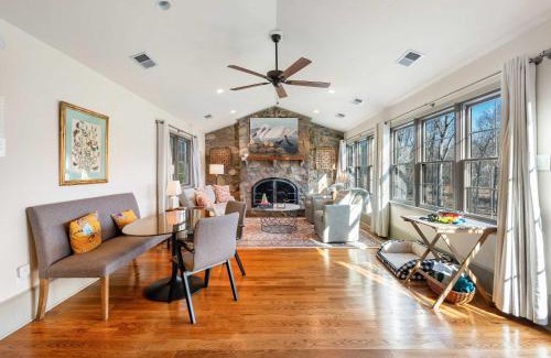 Aldie House | Relaxing Aldie Retreat with Fireplaces and Pool