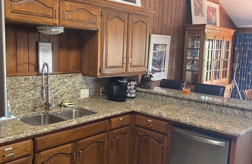 Graford House | Relaxing and Beautiful Lakehouse Getaway with waterfront on Possum Kingdom Lake!