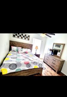 Ocala House | Relaxing and Comfortable Bedroom shared bathroom