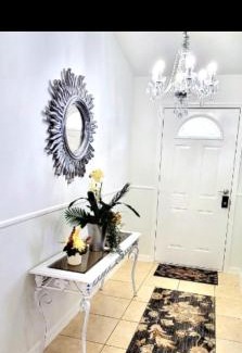 Ocala House | Relaxing and Comfortable Bedroom shared bathroom